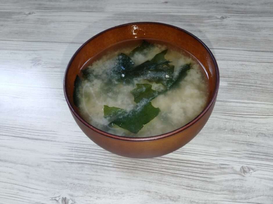 『わかめのみそ汁 (みそ+ほんだし)』のレシピ・作り方